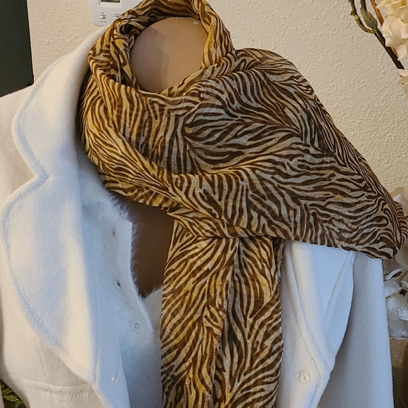 SAFARI SCARF BROWN CREME GOLD COLORS 42 BY 60 - Picture 2 of 16